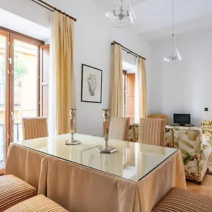 Komodo Sierpes: Bright & Classy Siviglia