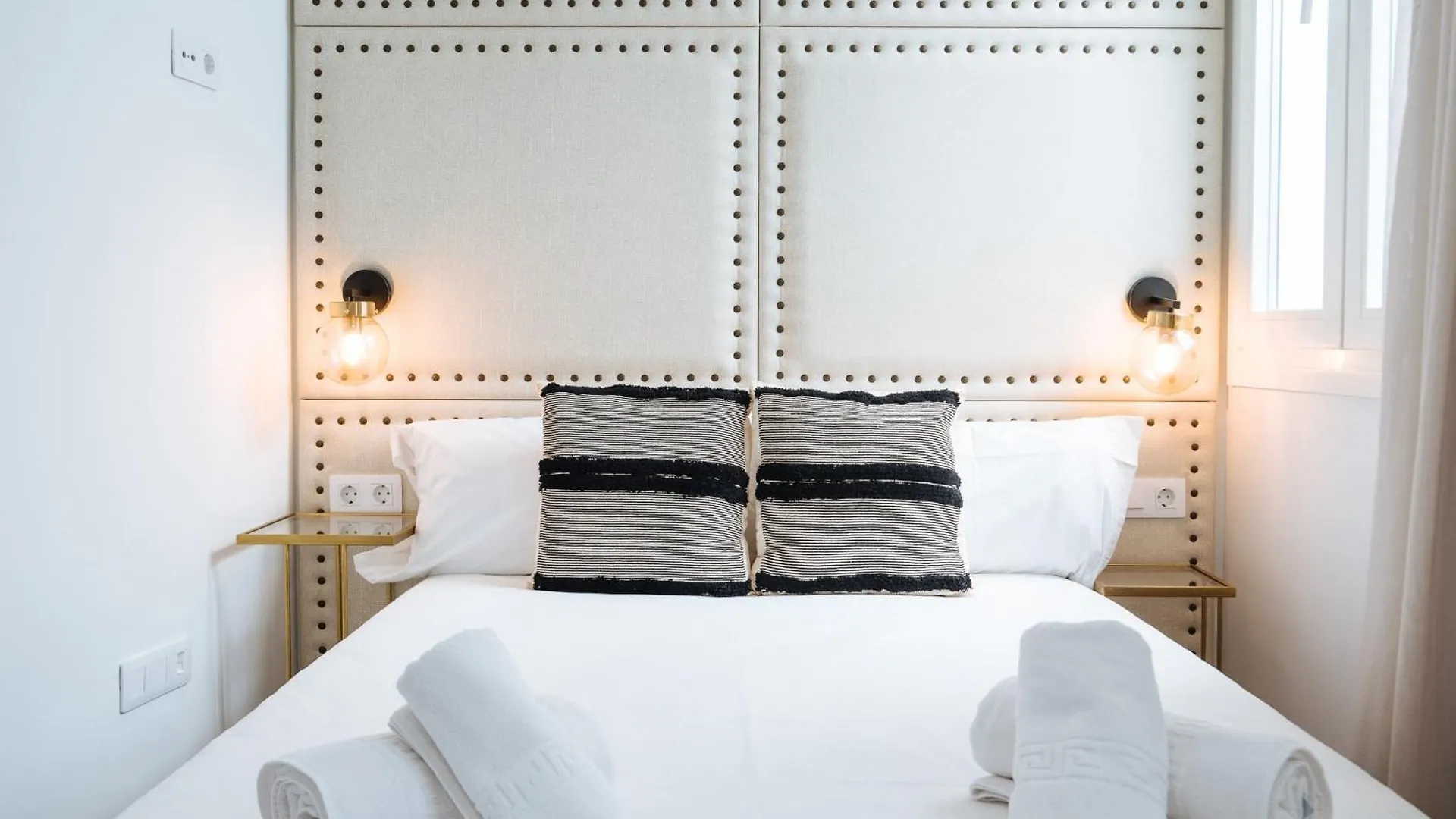 Ninesuites Cathedral Seville 0*,  Spain