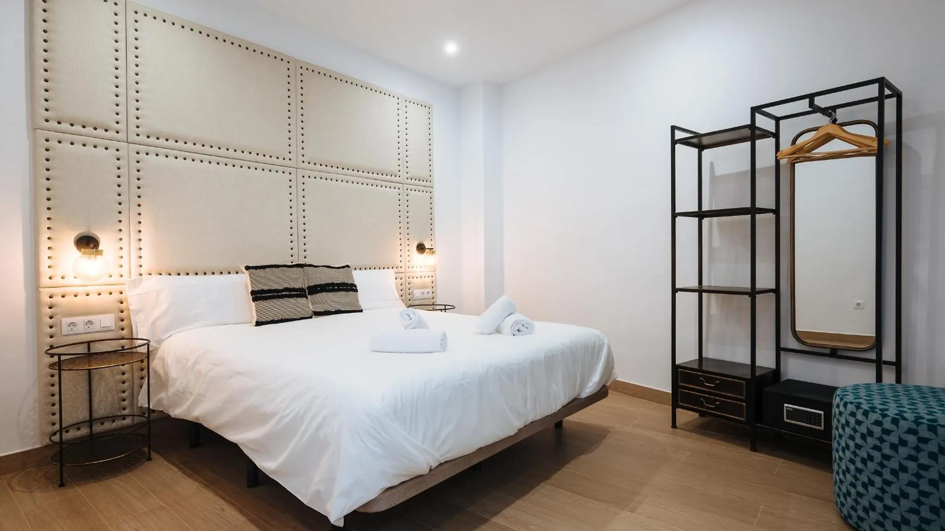Ninesuites Cathedral Seville 0*,  Spain