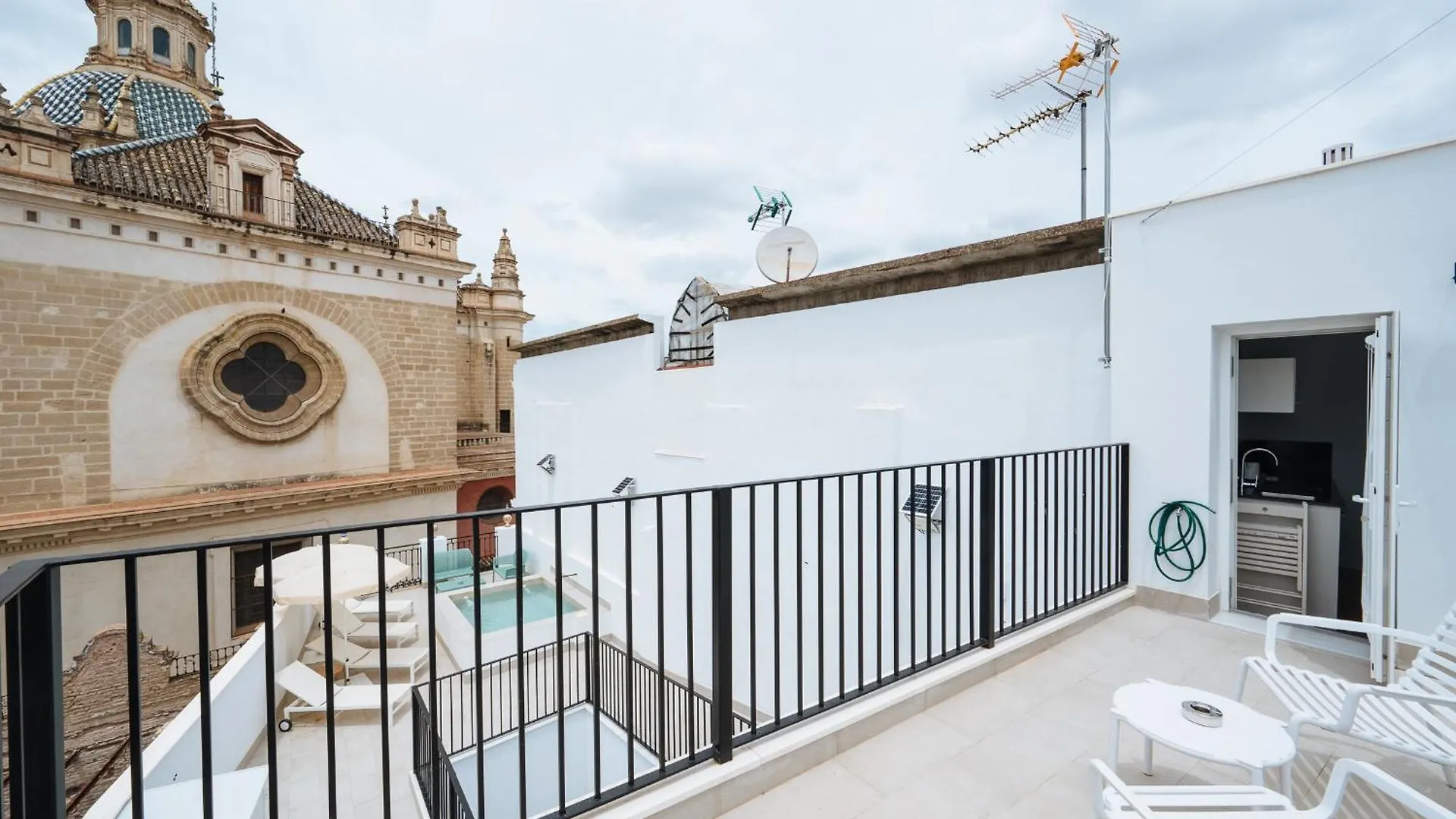 Ninesuites Cathedral Seville 0*,